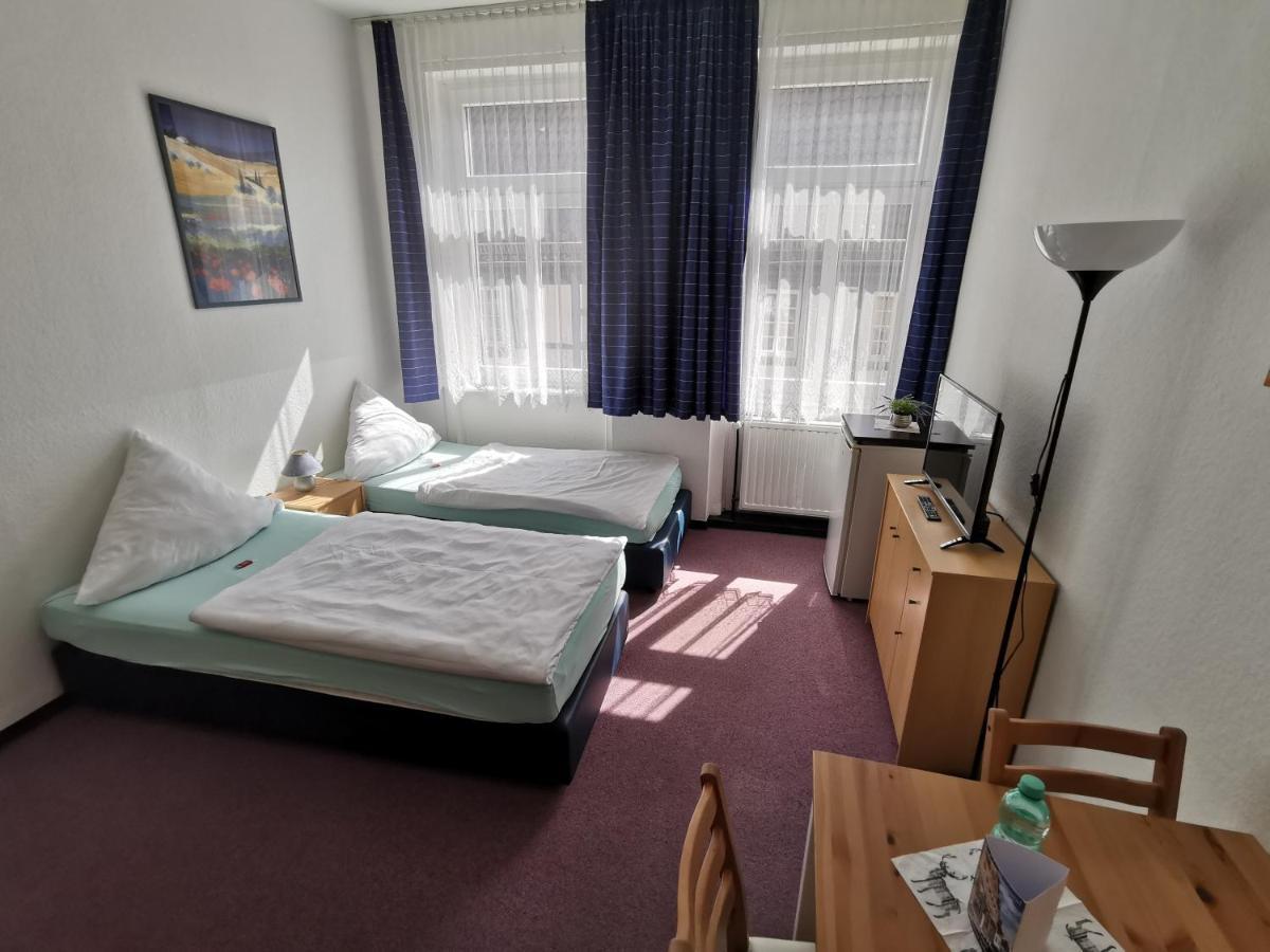 Hotel-Pension Zum Hirsch 哈特斯海姆 外观 照片