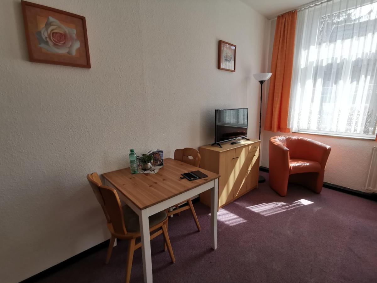Hotel-Pension Zum Hirsch 哈特斯海姆 外观 照片