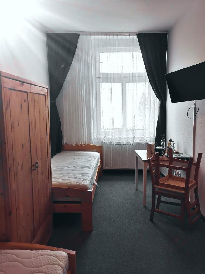 Hotel-Pension Zum Hirsch 哈特斯海姆 外观 照片